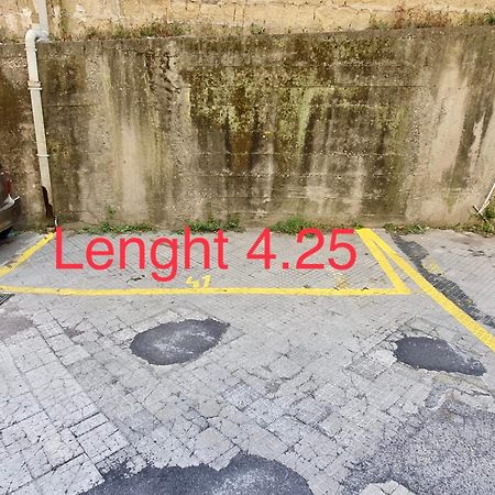 דירות נאפולי Hostly - Vittoria House - Near The Center With Private Parking מראה חיצוני תמונה