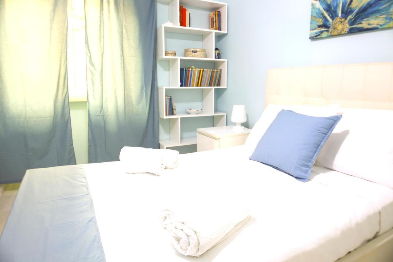 דירות נאפולי Hostly - Vittoria House - Near The Center With Private Parking מראה חיצוני תמונה