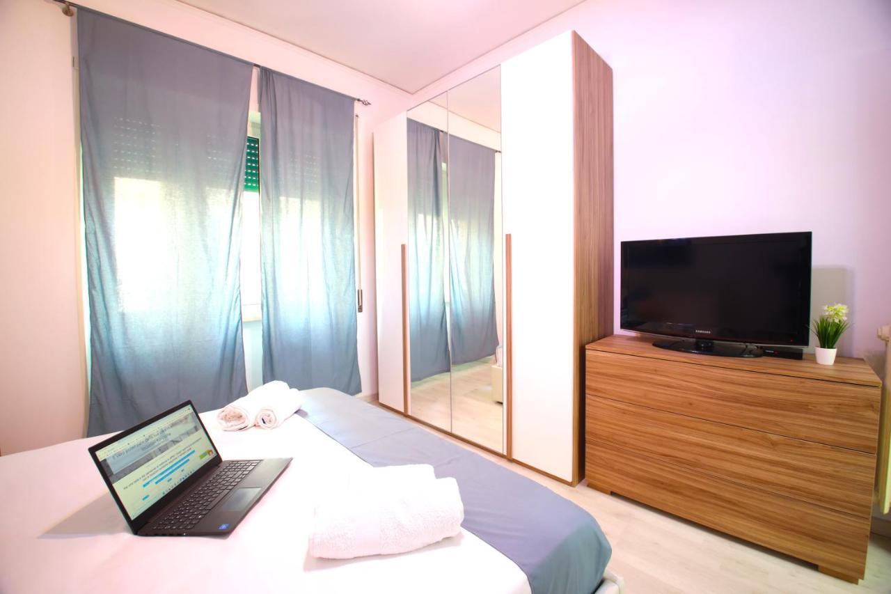 דירות נאפולי Hostly - Vittoria House - Near The Center With Private Parking מראה חיצוני תמונה