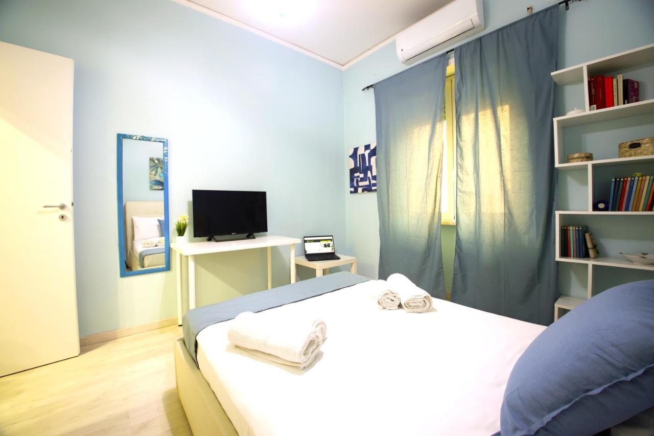 דירות נאפולי Hostly - Vittoria House - Near The Center With Private Parking מראה חיצוני תמונה