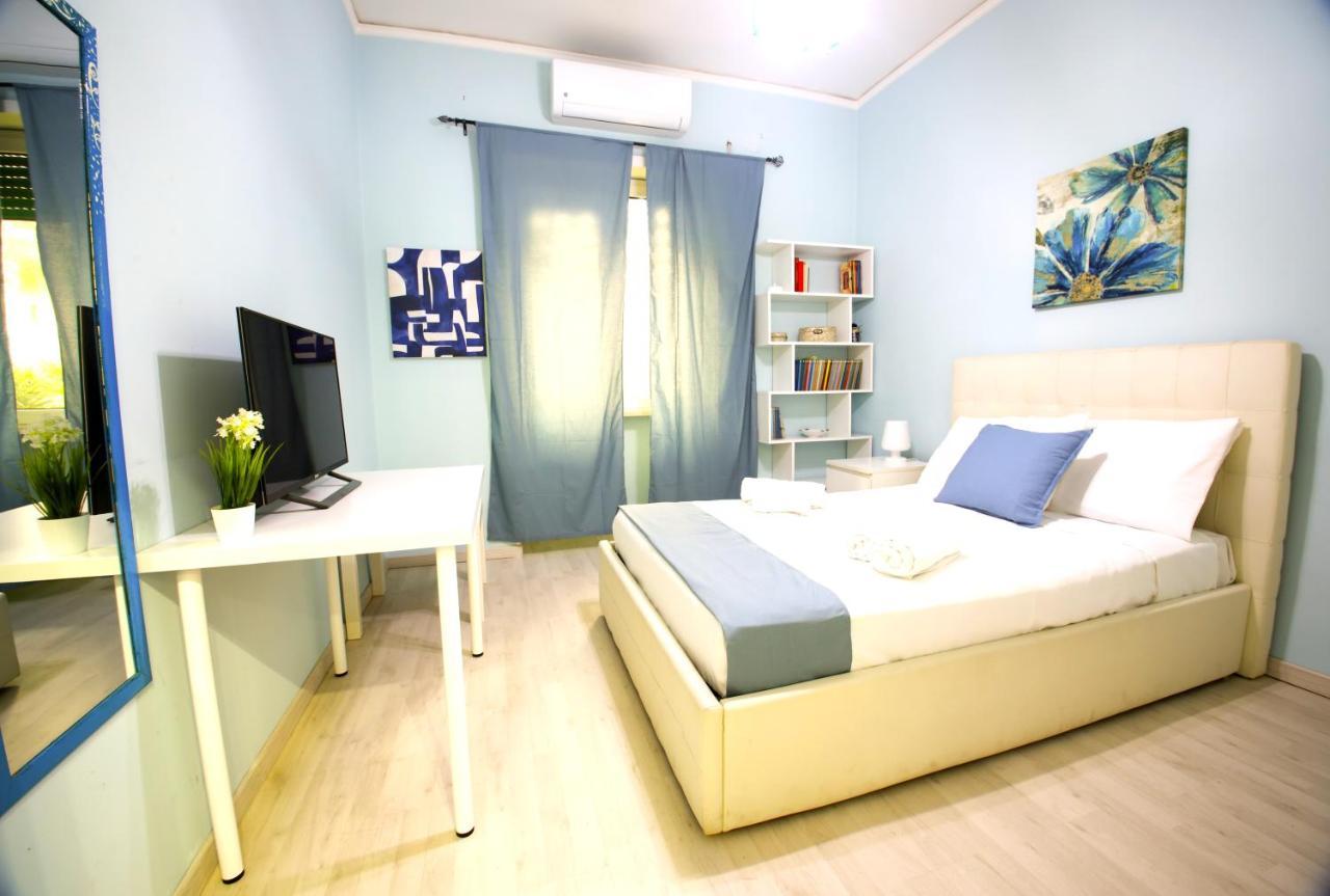 דירות נאפולי Hostly - Vittoria House - Near The Center With Private Parking מראה חיצוני תמונה