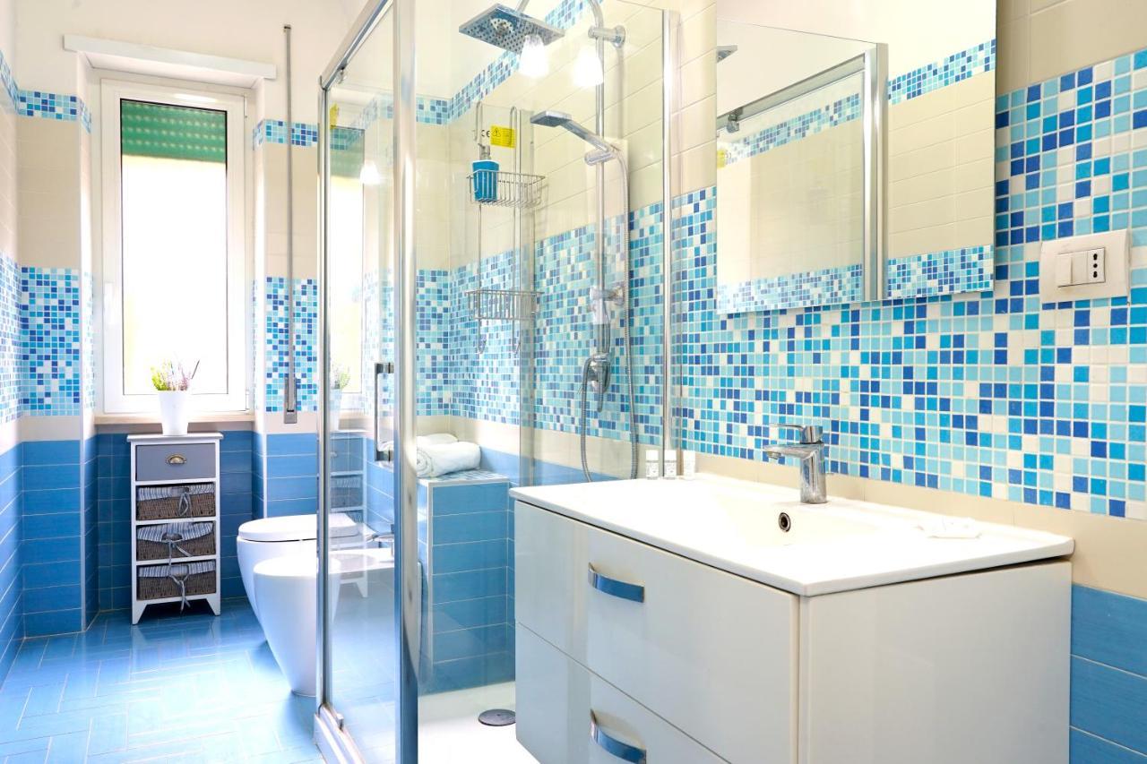 דירות נאפולי Hostly - Vittoria House - Near The Center With Private Parking מראה חיצוני תמונה