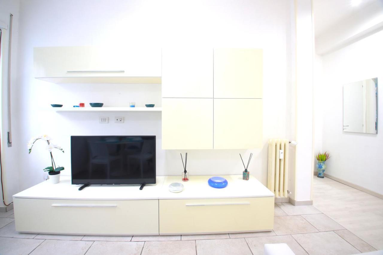 דירות נאפולי Hostly - Vittoria House - Near The Center With Private Parking מראה חיצוני תמונה