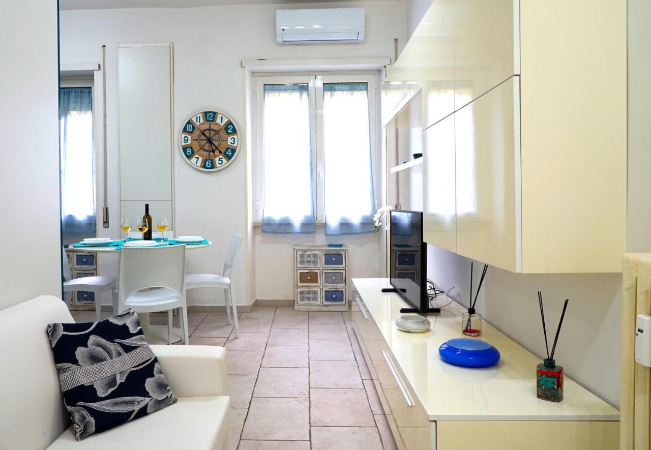 דירות נאפולי Hostly - Vittoria House - Near The Center With Private Parking מראה חיצוני תמונה