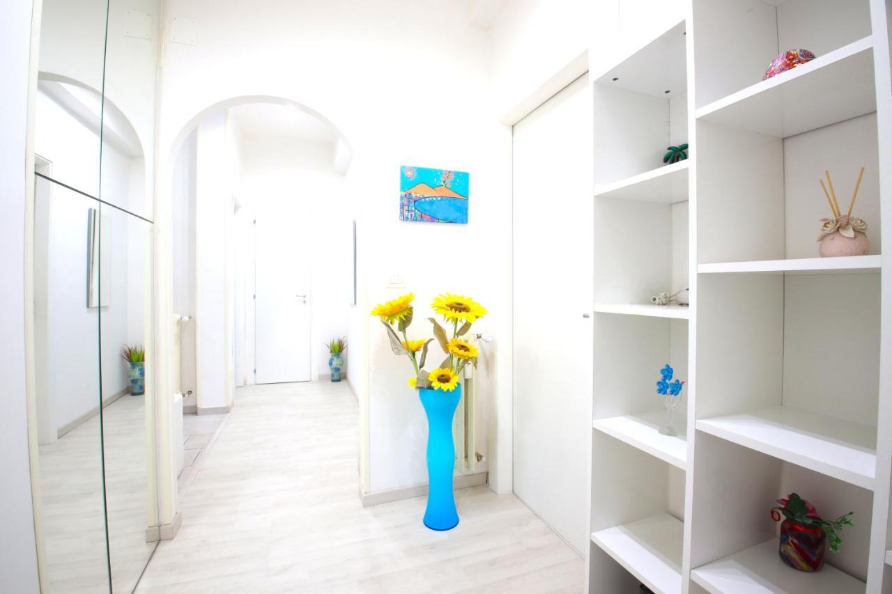 דירות נאפולי Hostly - Vittoria House - Near The Center With Private Parking מראה חיצוני תמונה