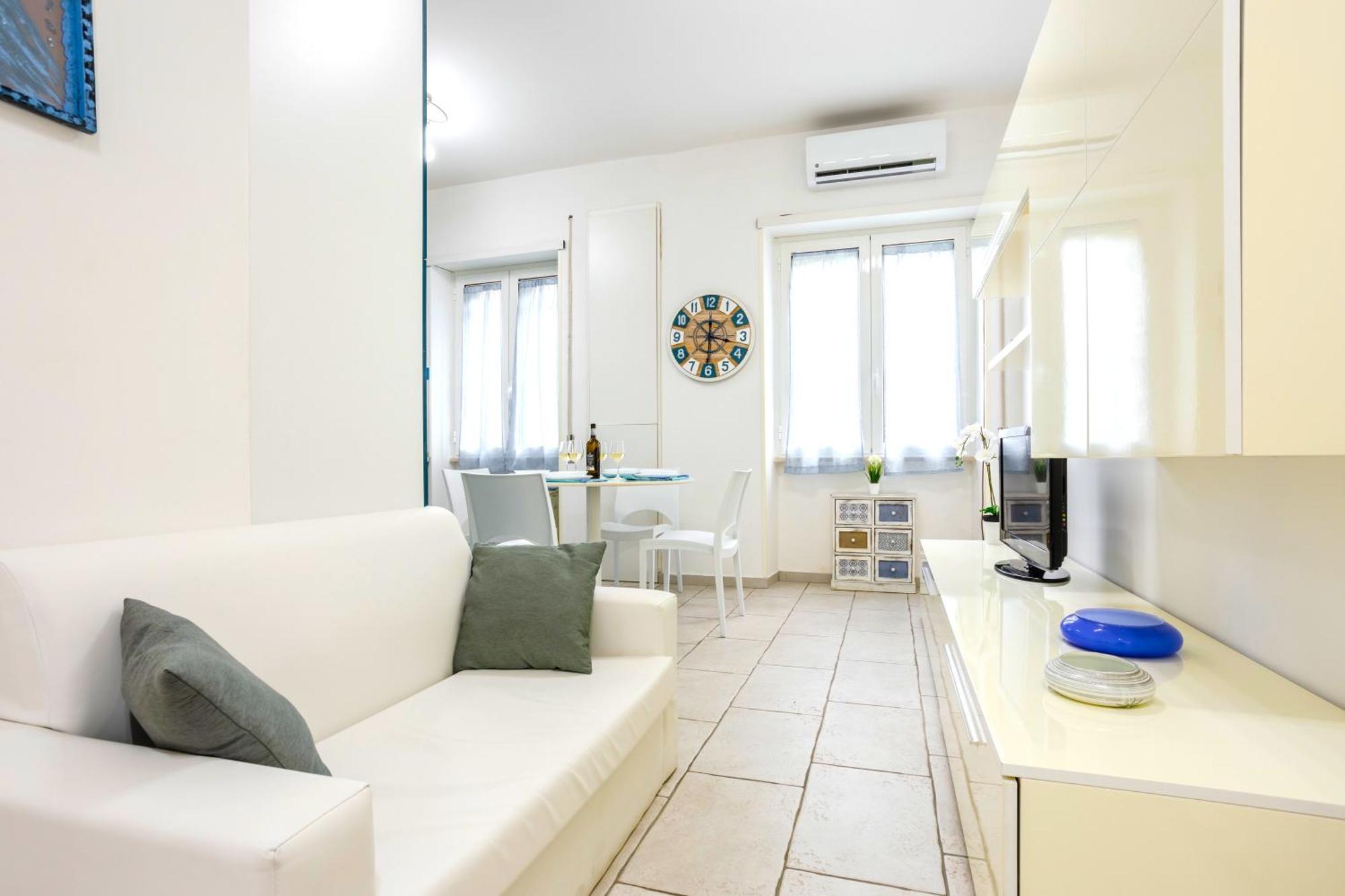 דירות נאפולי Hostly - Vittoria House - Near The Center With Private Parking מראה חיצוני תמונה