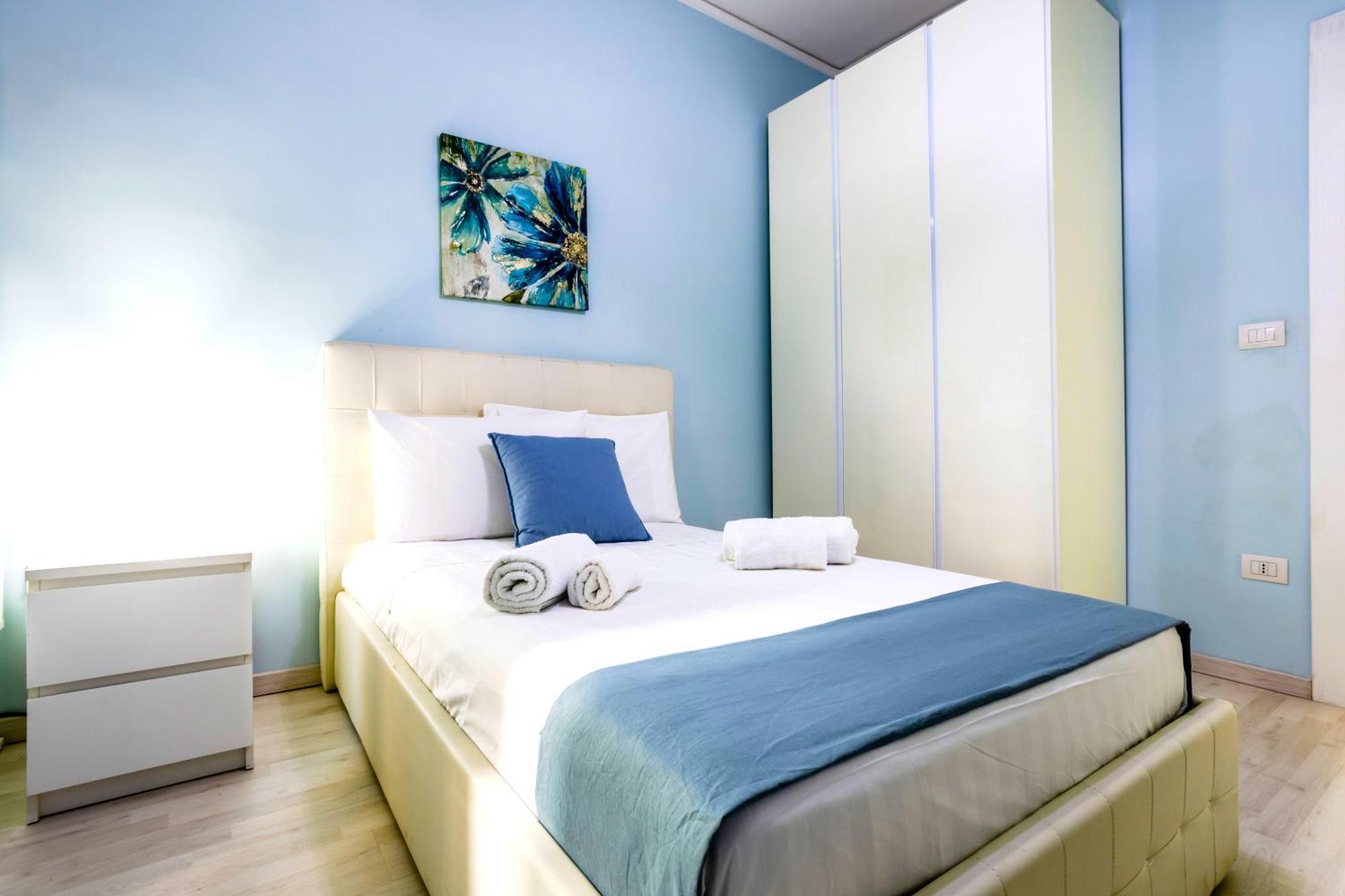 דירות נאפולי Hostly - Vittoria House - Near The Center With Private Parking מראה חיצוני תמונה