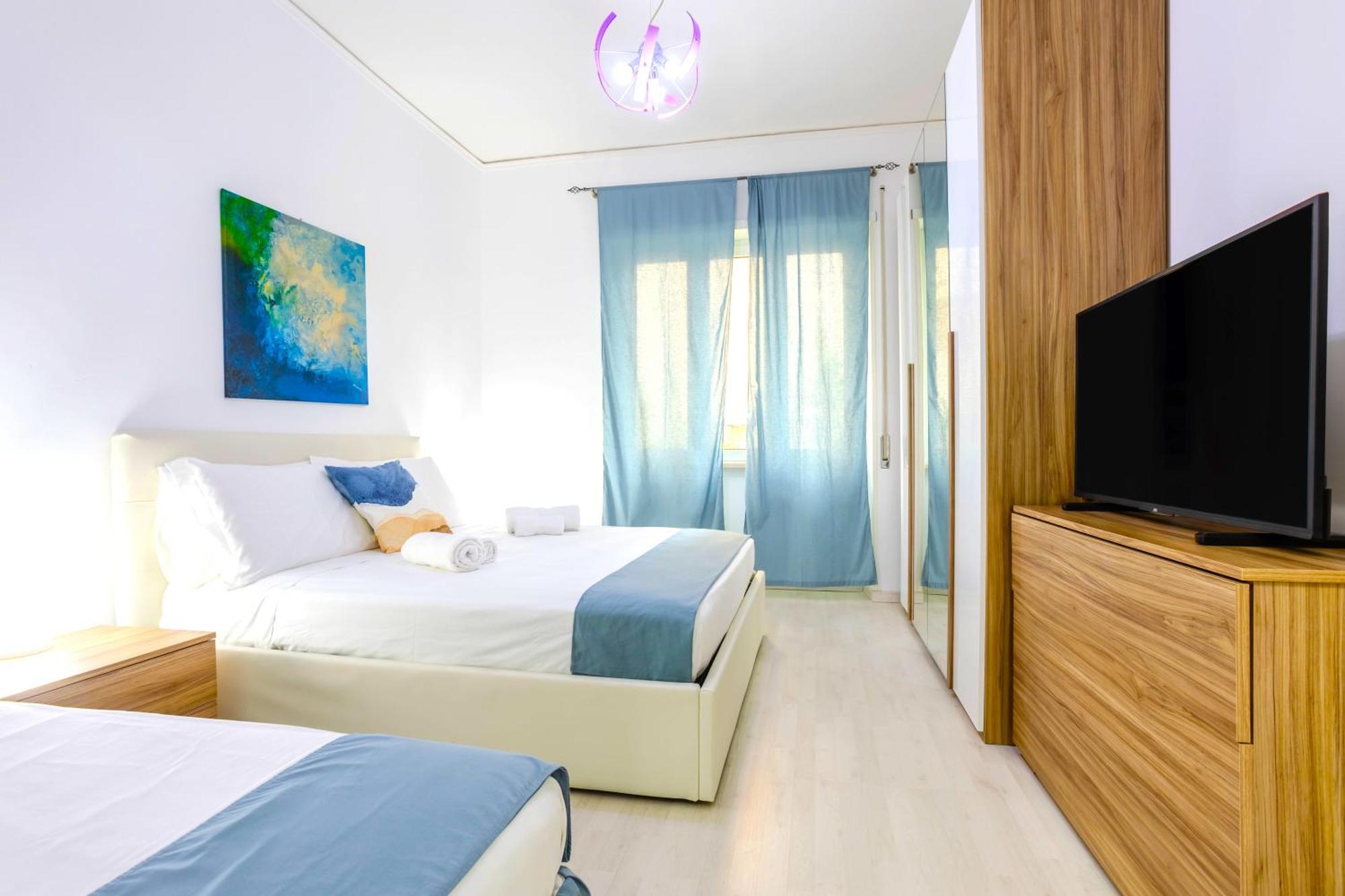 דירות נאפולי Hostly - Vittoria House - Near The Center With Private Parking מראה חיצוני תמונה