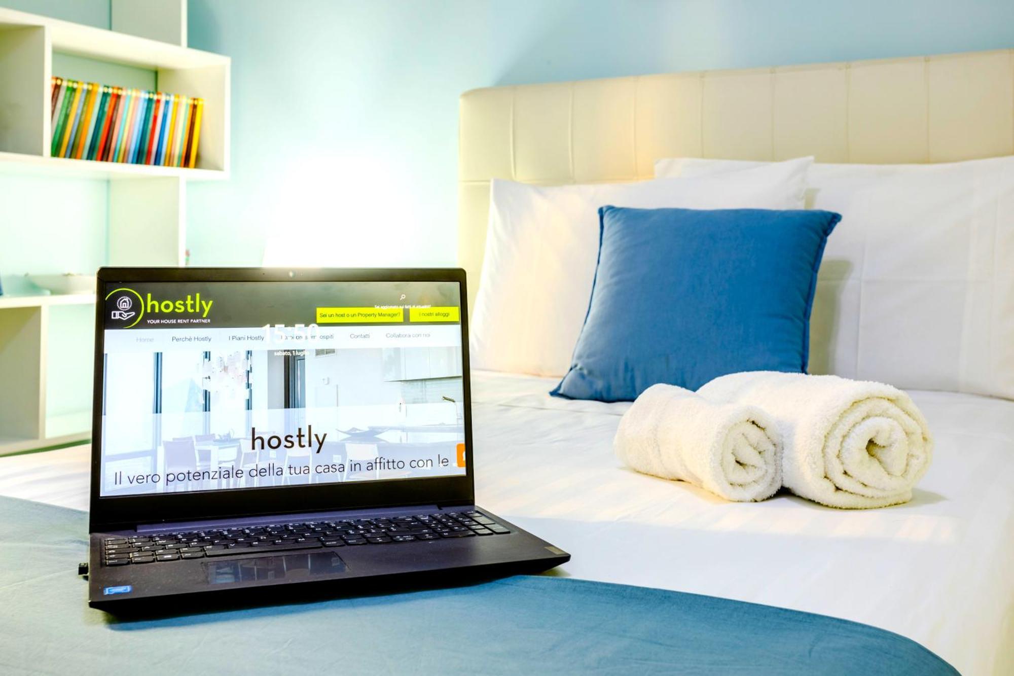 דירות נאפולי Hostly - Vittoria House - Near The Center With Private Parking מראה חיצוני תמונה