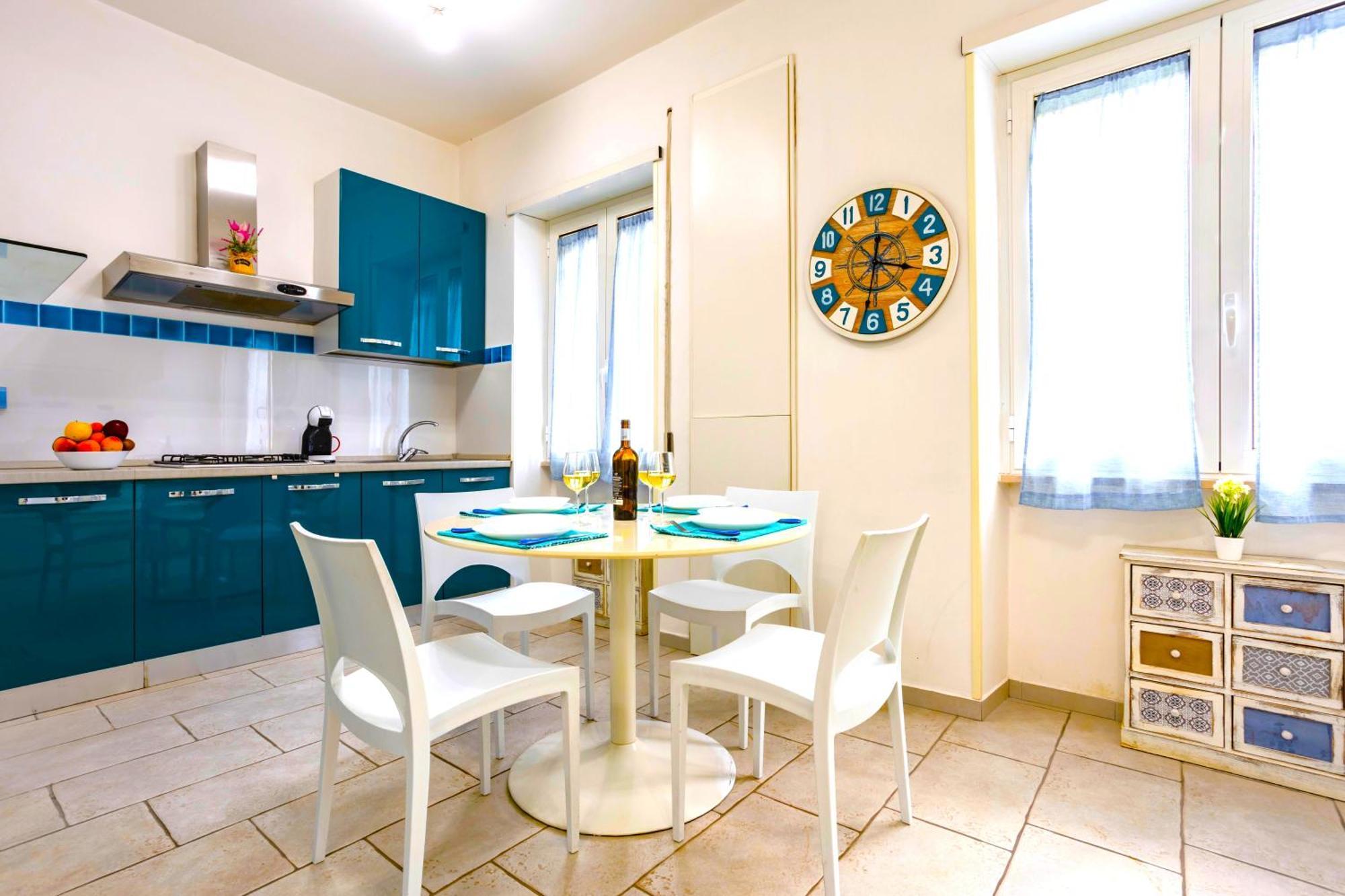 דירות נאפולי Hostly - Vittoria House - Near The Center With Private Parking מראה חיצוני תמונה
