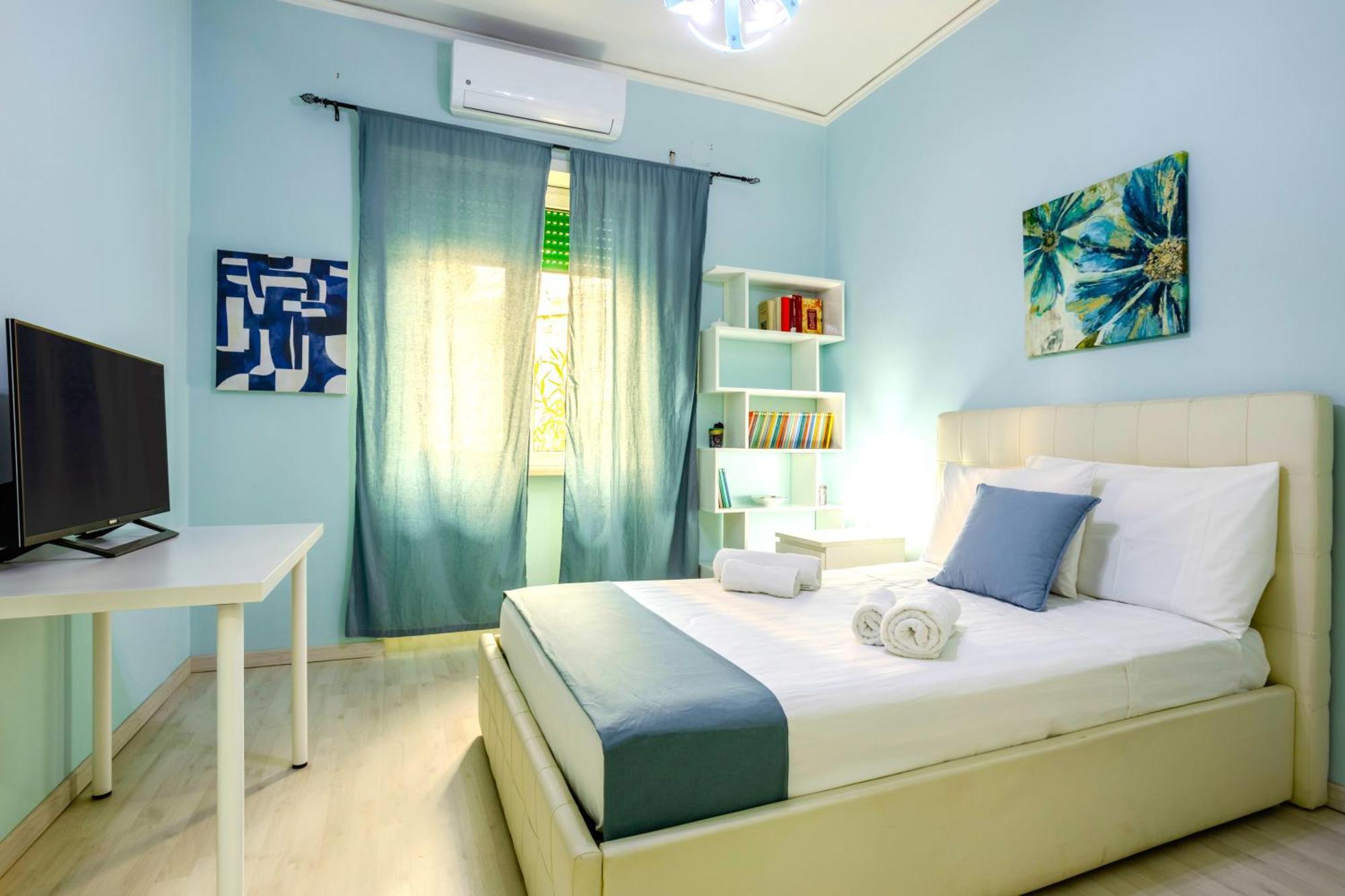 דירות נאפולי Hostly - Vittoria House - Near The Center With Private Parking מראה חיצוני תמונה
